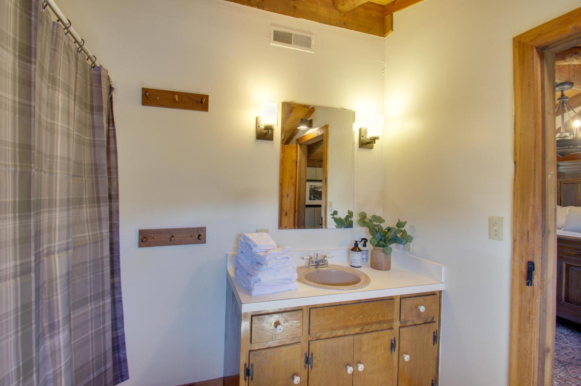 Cozy Log Cabin Getaway With Fire Pit And 3 Acres! Ruckersville 外观 照片