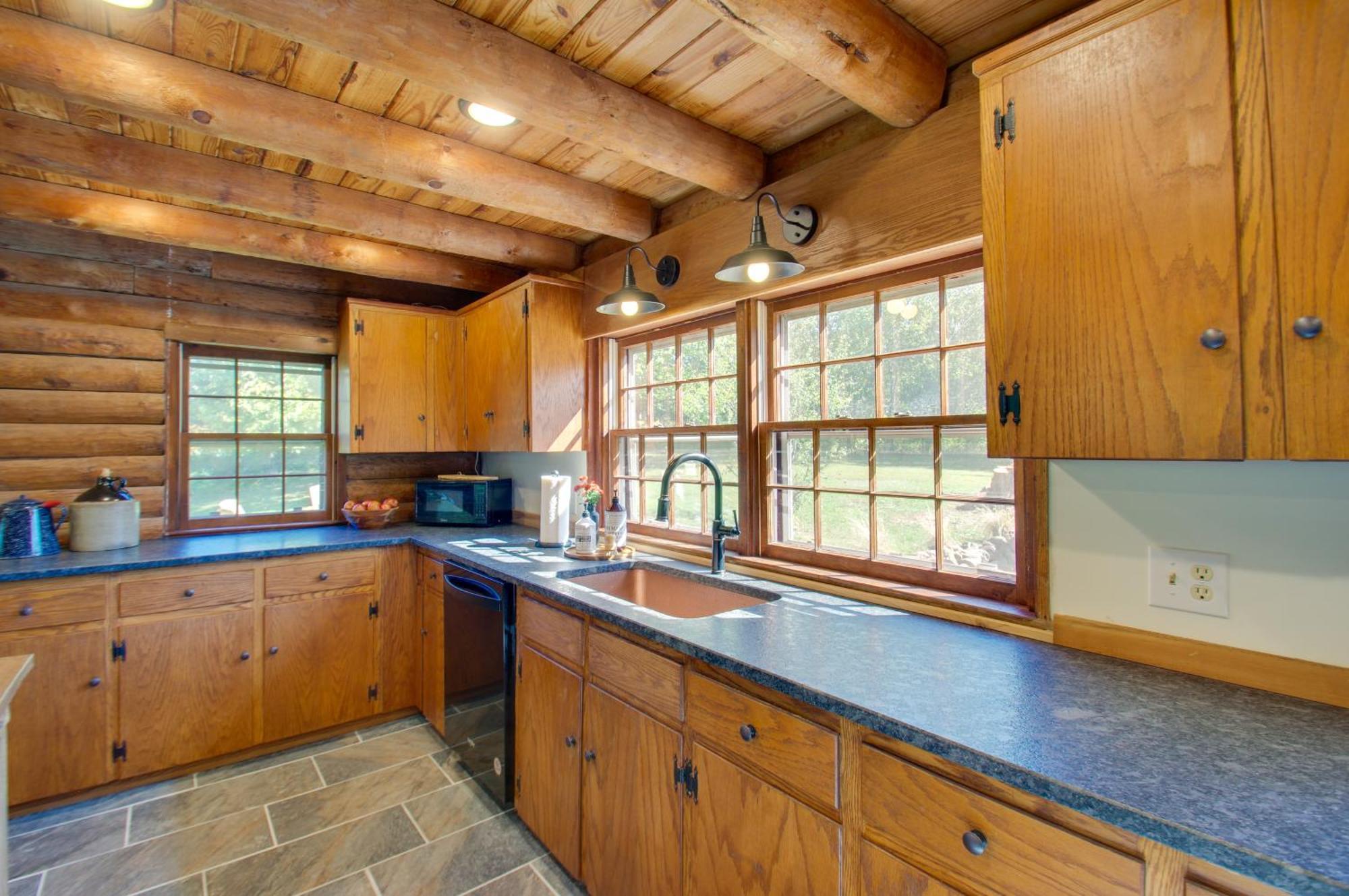 Cozy Log Cabin Getaway With Fire Pit And 3 Acres! Ruckersville 外观 照片