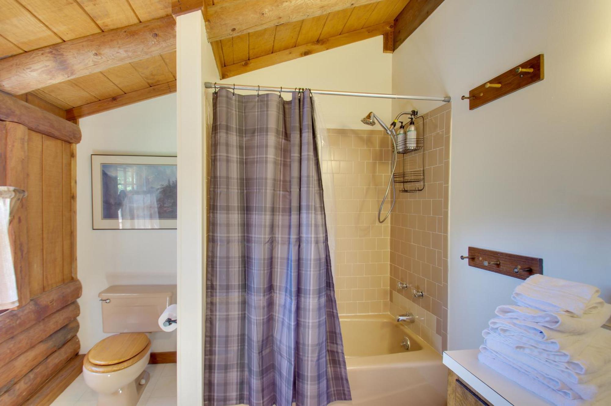 Cozy Log Cabin Getaway With Fire Pit And 3 Acres! Ruckersville 外观 照片